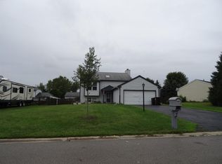 4006 Newport Dr, Island Lake, IL 60042