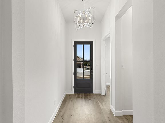3rd image of 825 Marathon Ct