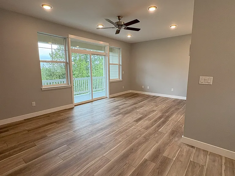 3623 Sussex Dr — Photo 3