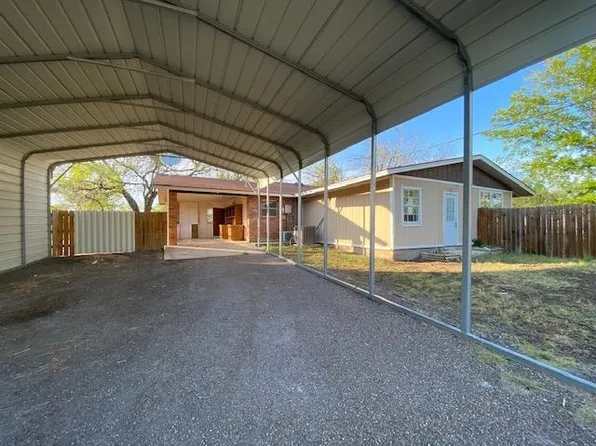 406 E 3rd St, Brackettville, TX 78832