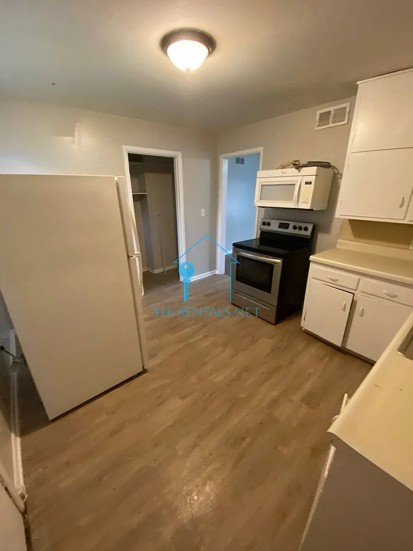 2939 S Hydraulic Ave — Photo 4