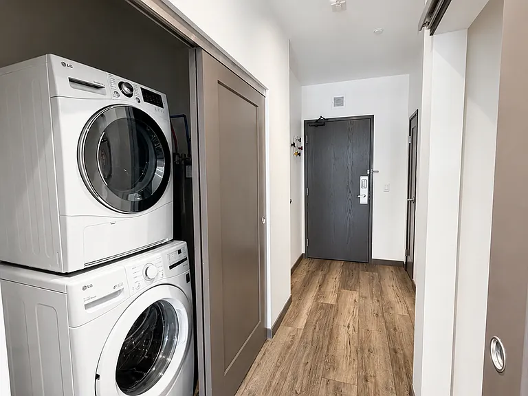 Exhibit A2 Apartments — Photo 22