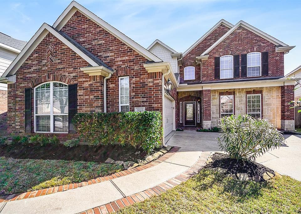 This lovely Meritage home sits on a pristine culdesac lot in the master planned community of Bridgeland.