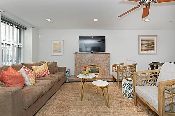 Rented by R New York | media 18