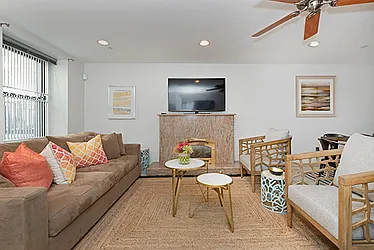 Rented by R New York