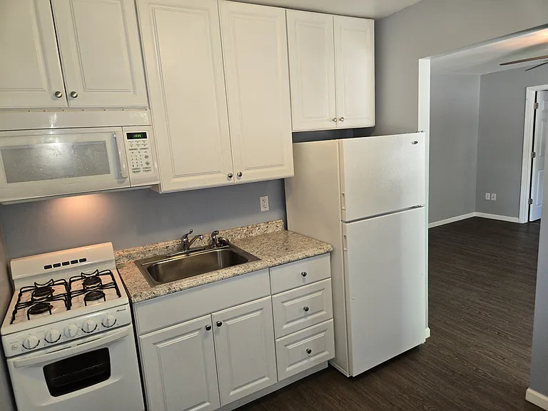 2202 7th St #1 — Photo 13