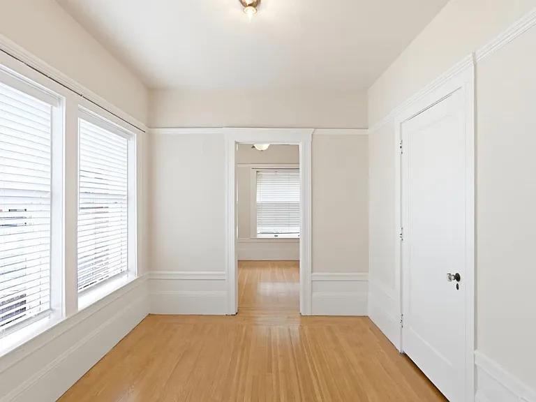The Townsend Apartments, located at 1029 Oak Street, is a beautiful four-story, historic brick bu... — Photo 15