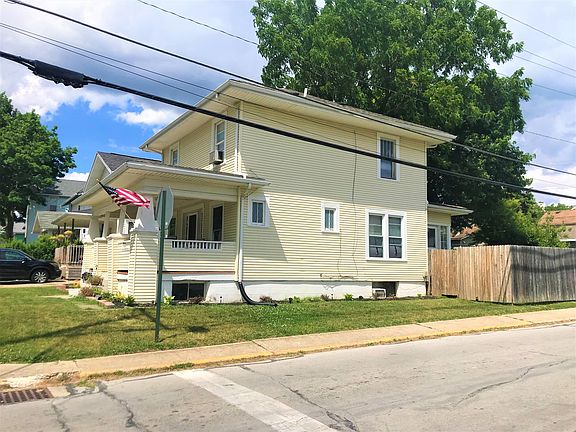 3rd image of 557 S Madriver St