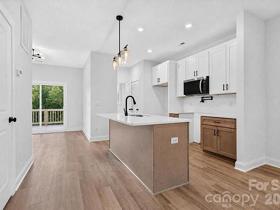 4th image of 213 Knot St