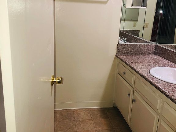 4th image of 100 E Hillcrest Blvd APT 10
