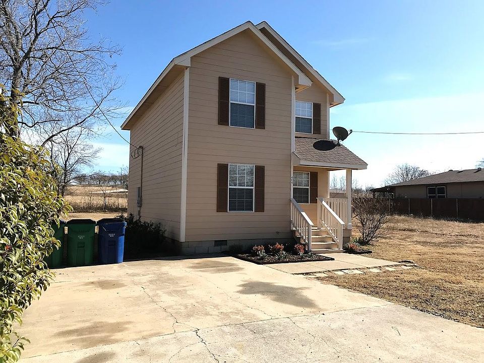 Front View w/ Driveway