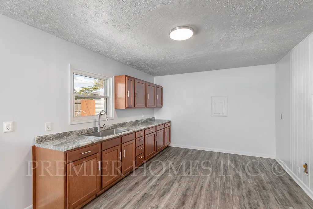3 bed, 1008 sqft, $1,495 — Photo 4