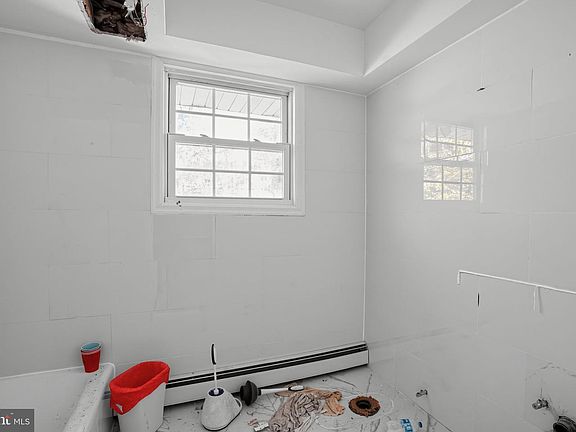 42nd image of 10 Hemlock Rd