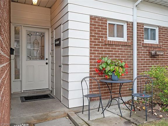 3rd image of 473 Woodview Rd #2