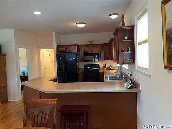 3rd image of 107 Greencastle St
