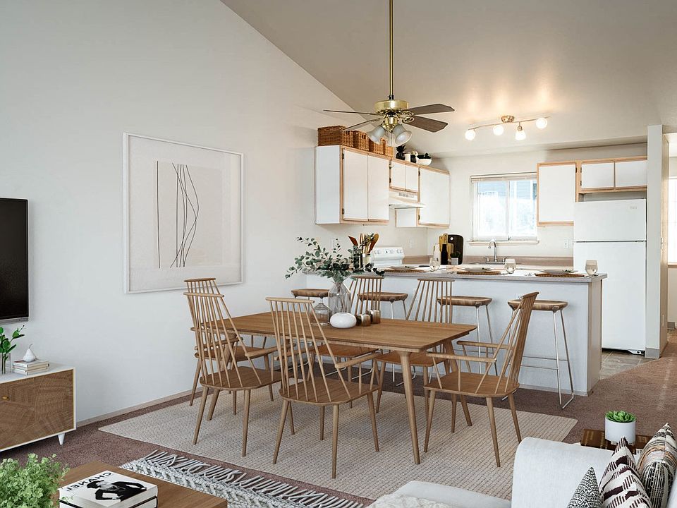 Courtyards at Fairview | Kitchen and Dining