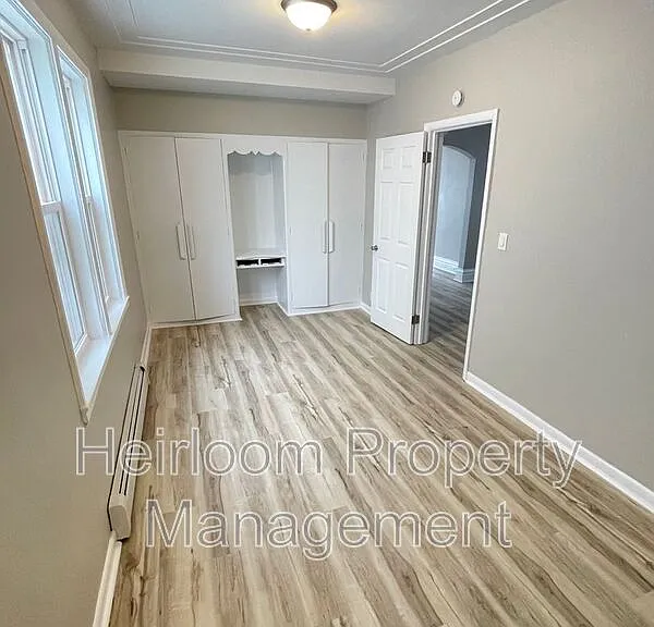 611 E 6th St #1 — Photo 9