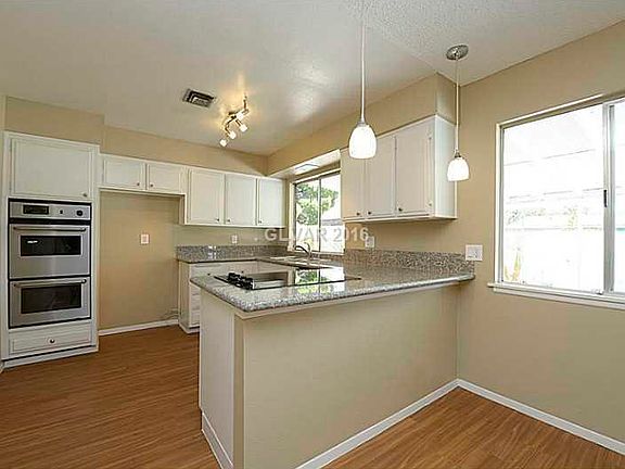 3rd image of 3338 Bancroft Cir