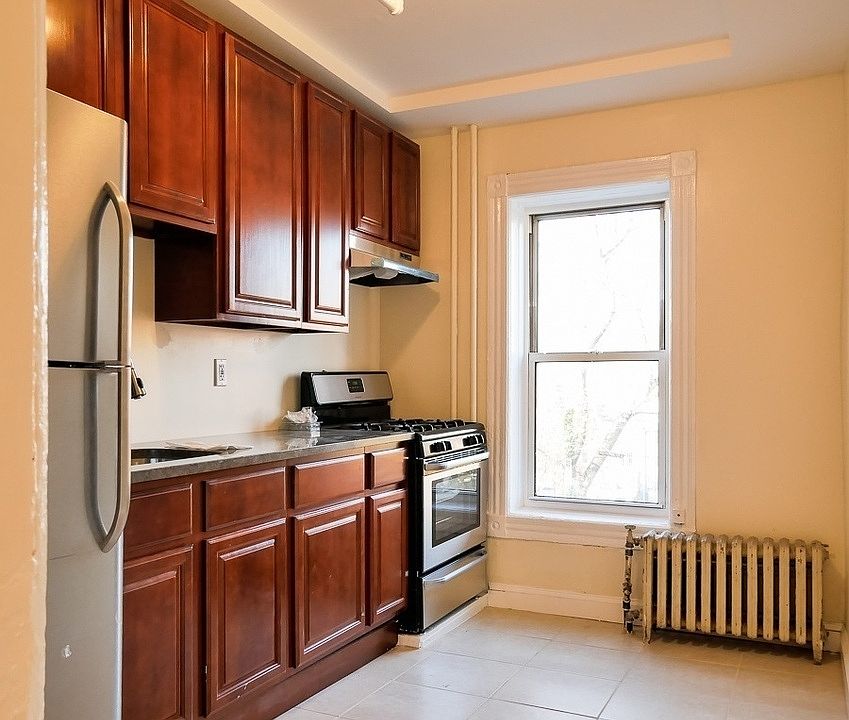 1st image of 811 Lincoln Pl APT 3