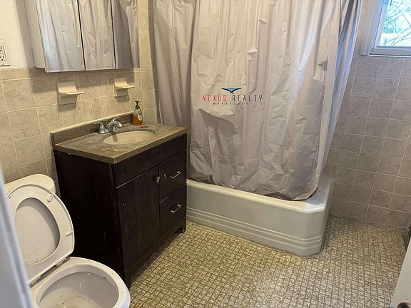 4th image of 2031 Steinway St APT 2