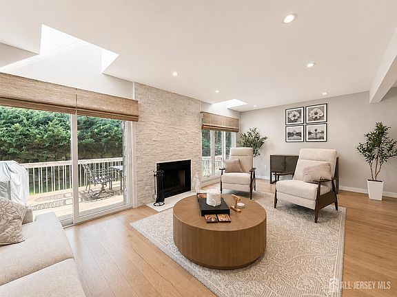 4th image of 78 Averell Dr