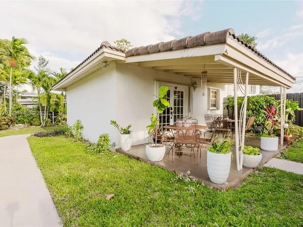 1300 NE 204th St, Miami, FL 33179