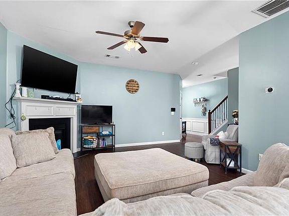 3rd image of 905 Dawkins Ct