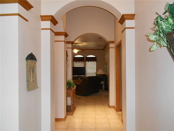 4th image of 3022 Oak Dr
