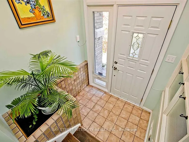 60 Hesketh Ct — Photo 2