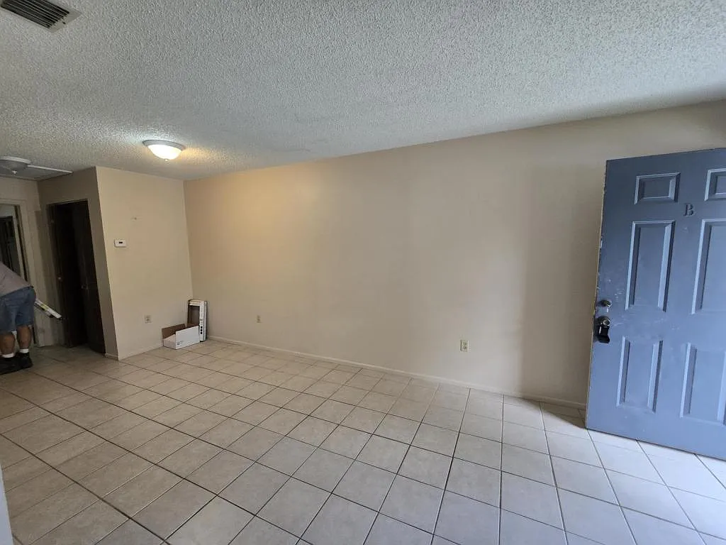 289-B Jeru Blvd — Photo 3