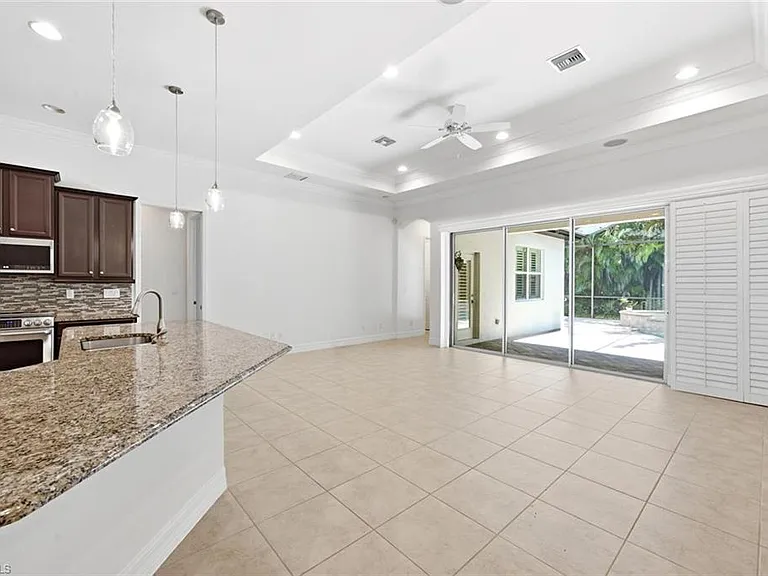 6853 Il Regalo Cir — Photo 5