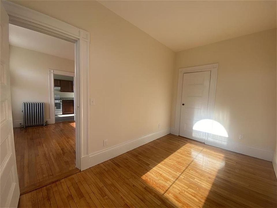 2nd image of 395 Broadway #4