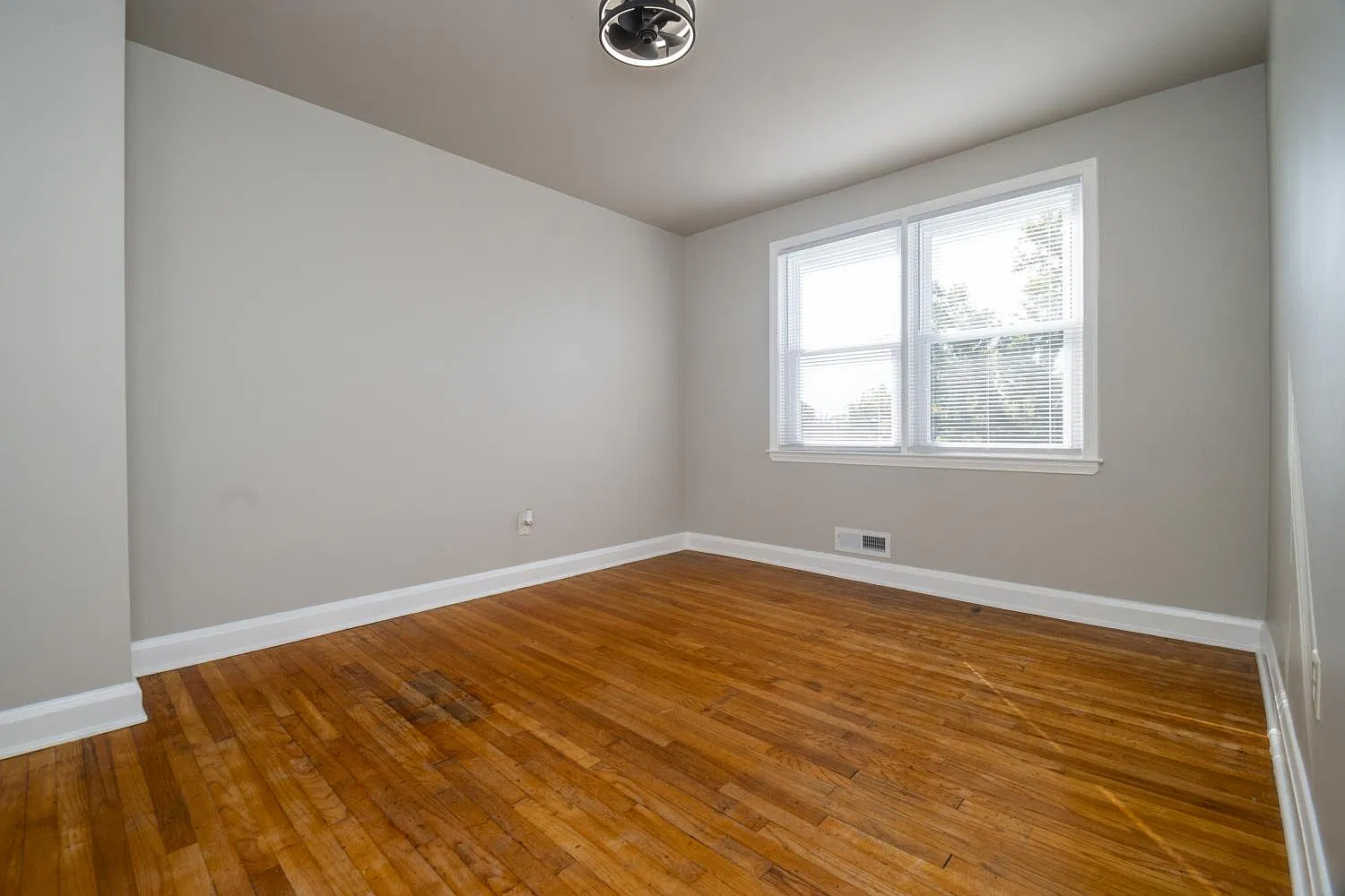 3 bed, 1.5 bath, 1200 sqft, $2,195 — Photo 4