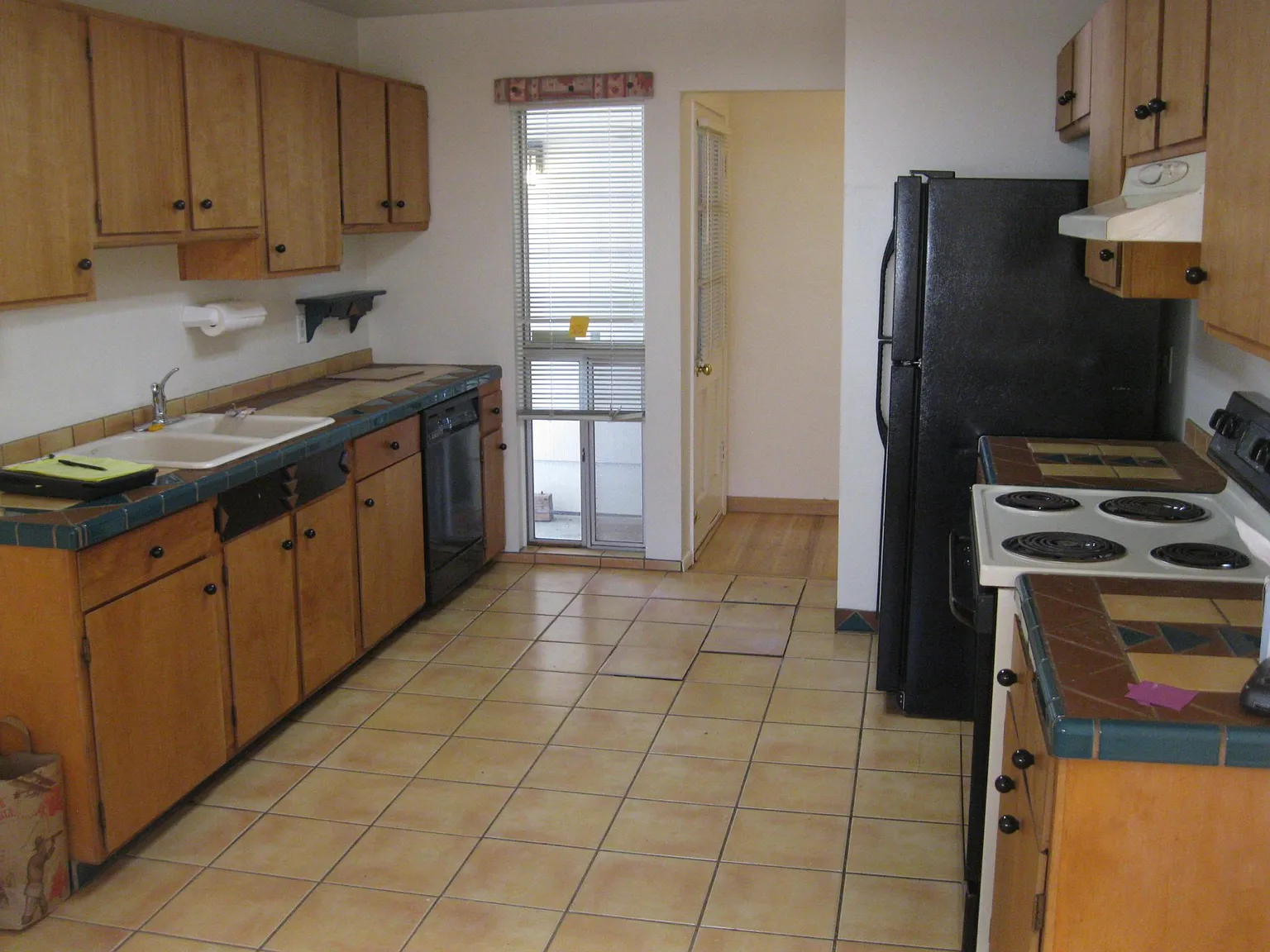3 bed, 1176 sqft, $2,395 — Photo 3