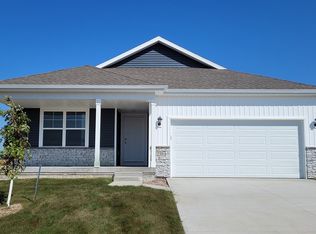 2709 Prairielight Dr, Hiawatha, IA 52233