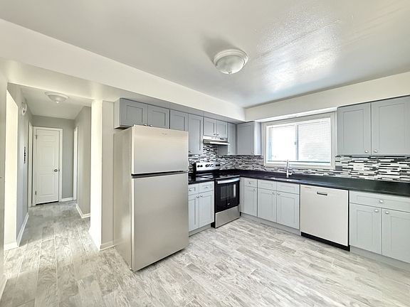2nd image of 1422 Carol St #B3