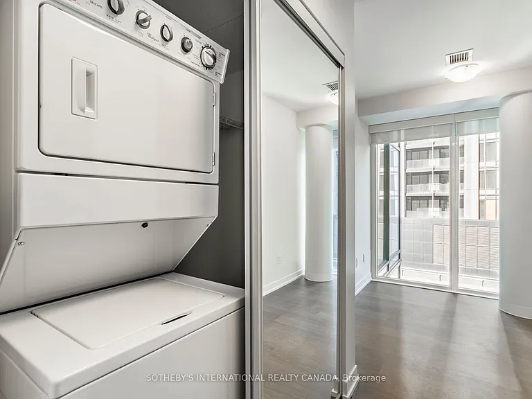 105 George St #713 — Photo 29