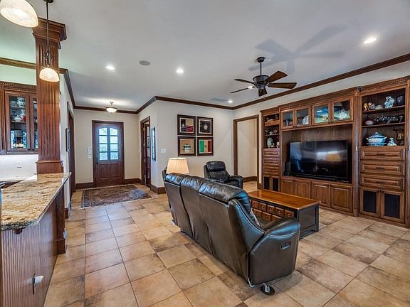 3rd image of 5501 Oakfield Dr