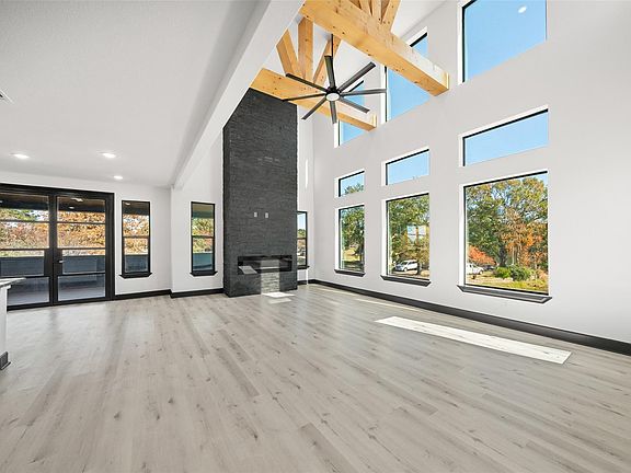 5th image of 42 Candlestick Dr