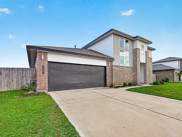 1107 Lakes Edge Ln — Photo 3