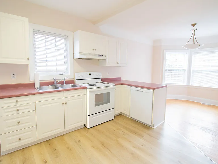 416 Niagara St — Photo 8