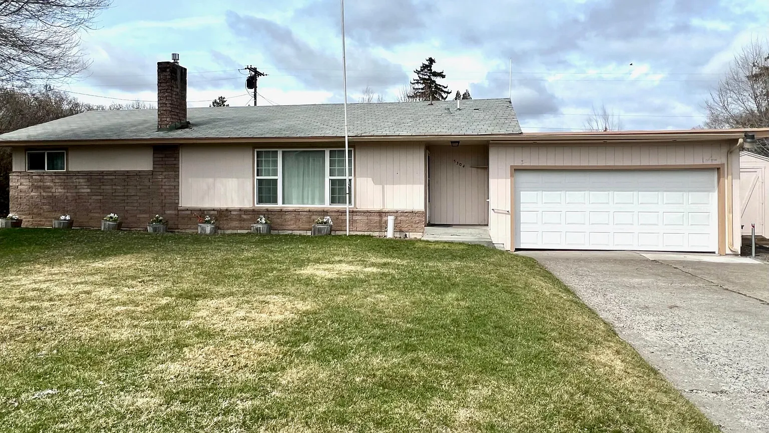 5304 Hilldale St photo 1