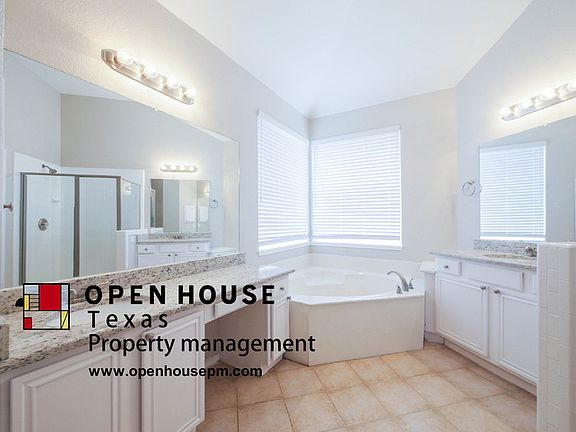 4th image of 400 E Lynn Creek Dr