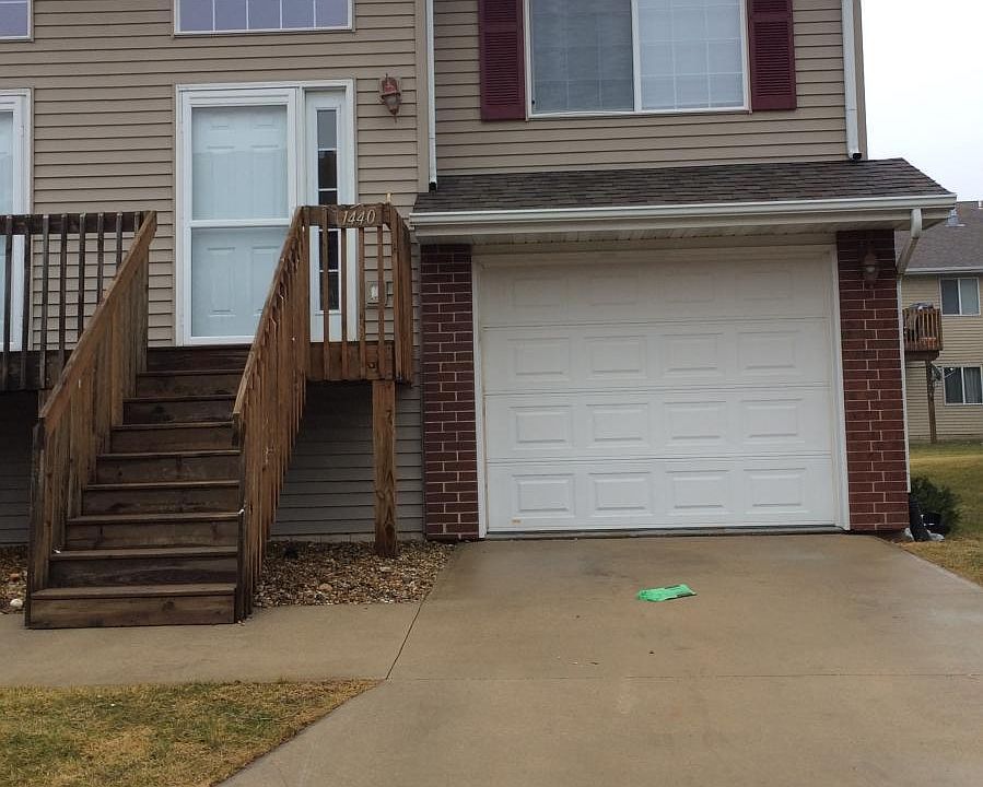 Exterior, 1 Car Garage