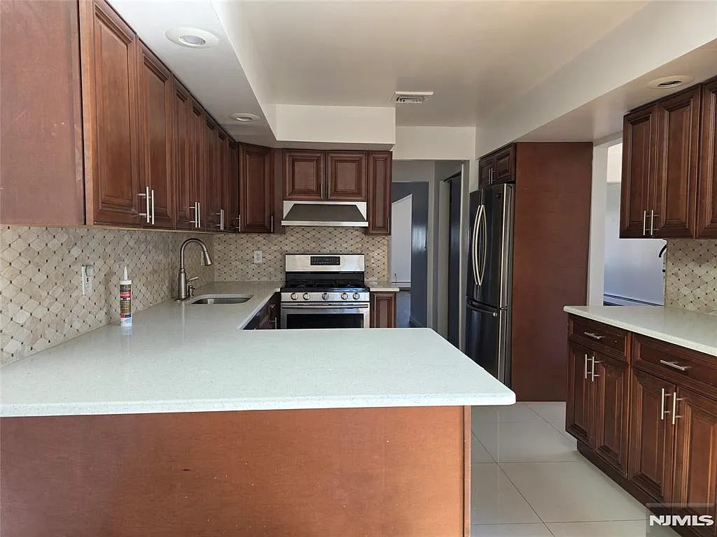 3 bed, 2.5 bath, 1830 sqft, $3,700 — Photo 4