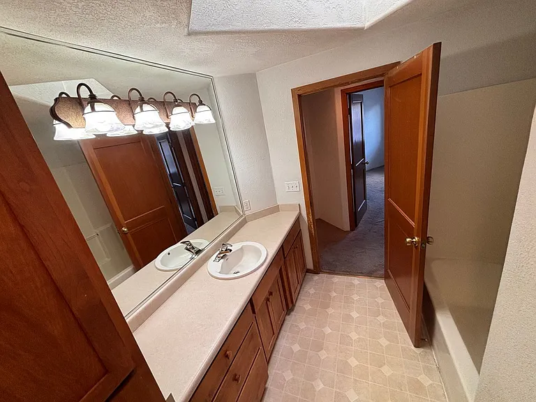 3052 Gary Dr — Photo 9