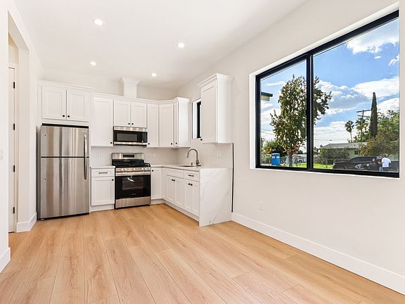 3rd image of 8008 Lloyd Ave
