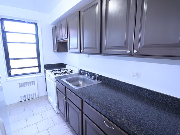 3rd image of 3415 Parsons Blvd APT 6DD