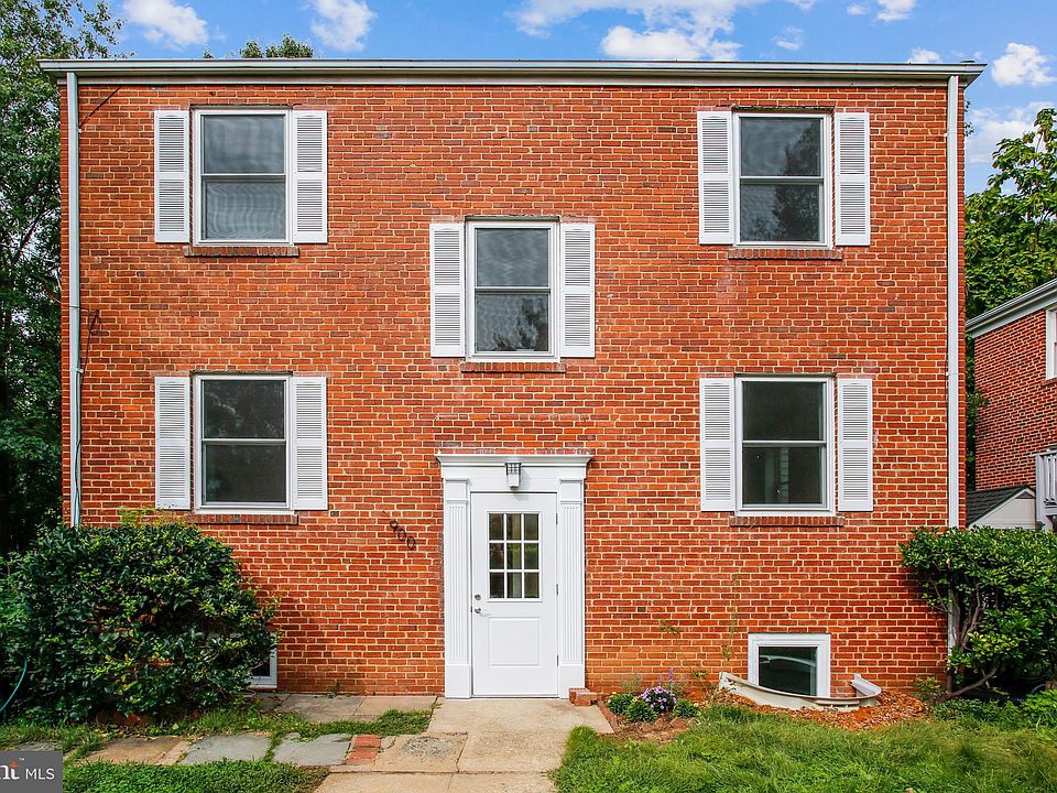 1st image of 900 N Garfield St #B