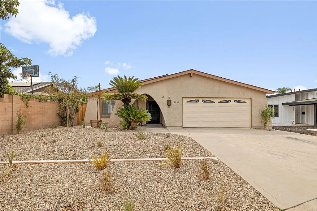 3 bed, 1322 sqft, $4,200 — Photo 1